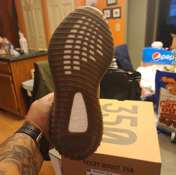 Yeezy 350 santali main image 6